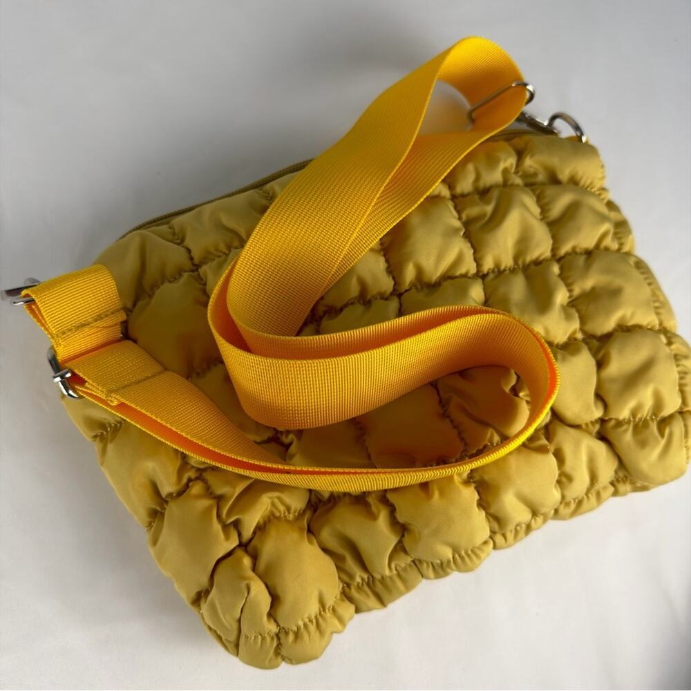 NWOT Elegant Yellow Quilted Shoulder Bag - Picture 6 of 10
